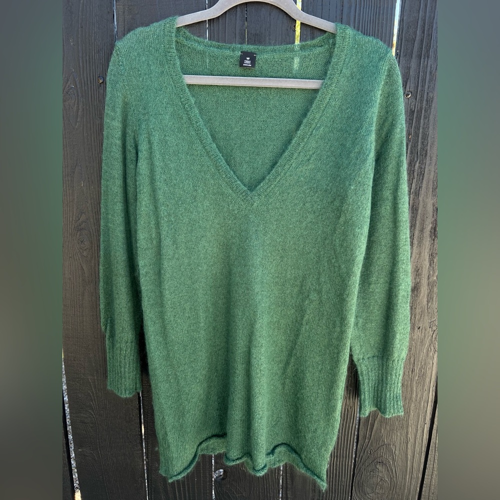 Elegant Forest Green V-Neck Sweater
